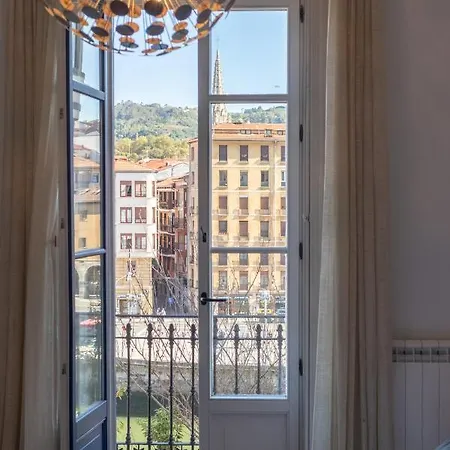 Confort Y Diseno Con Vistas Al Casco Viejo アパート *